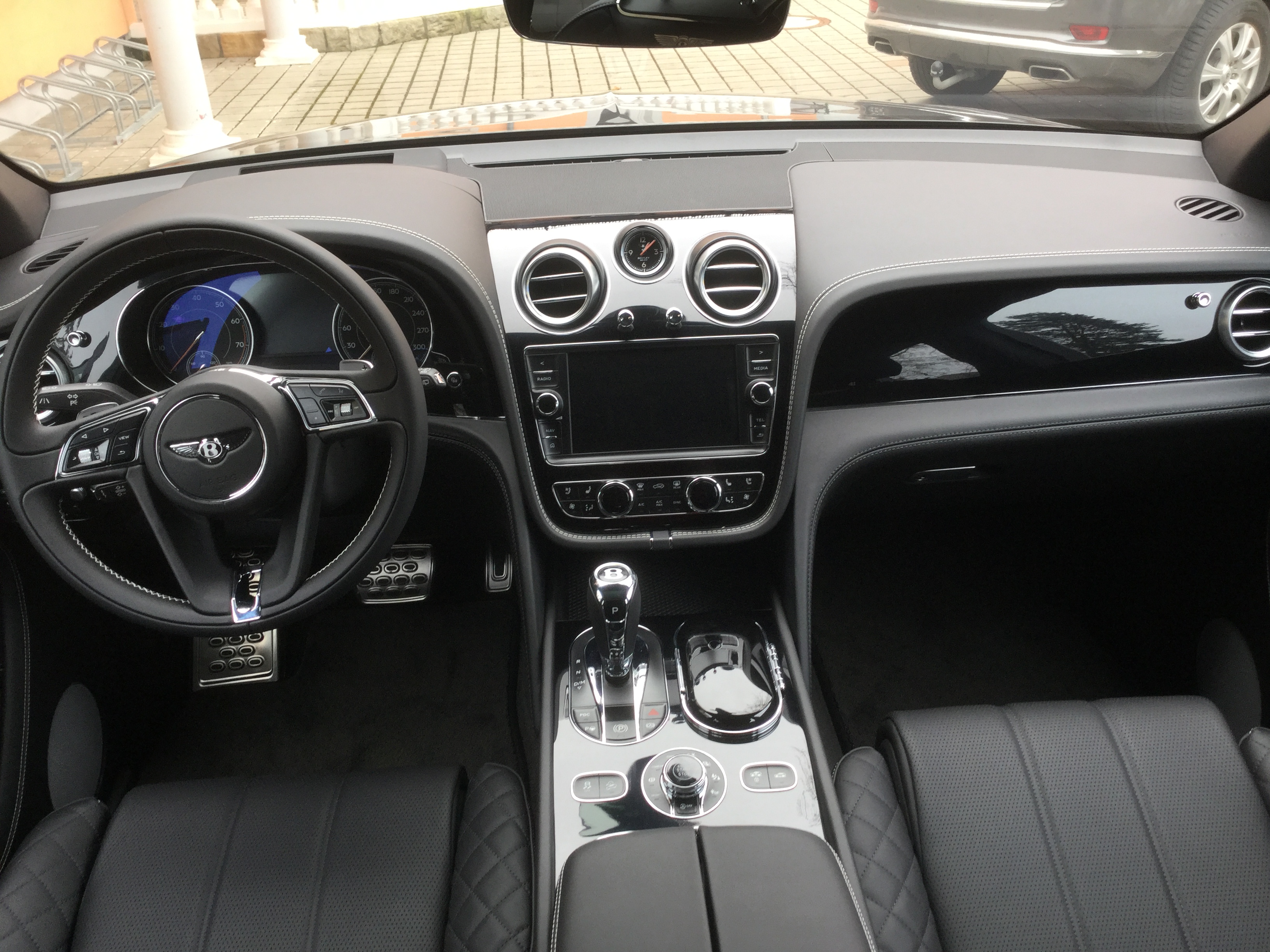 Bentley bentayga салон