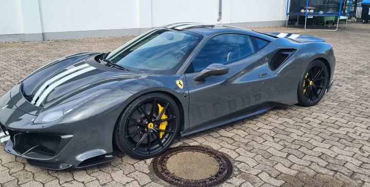 Ferrari 488 Pista