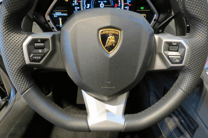 Lamborghini Aventador LP 700-4 Roadster